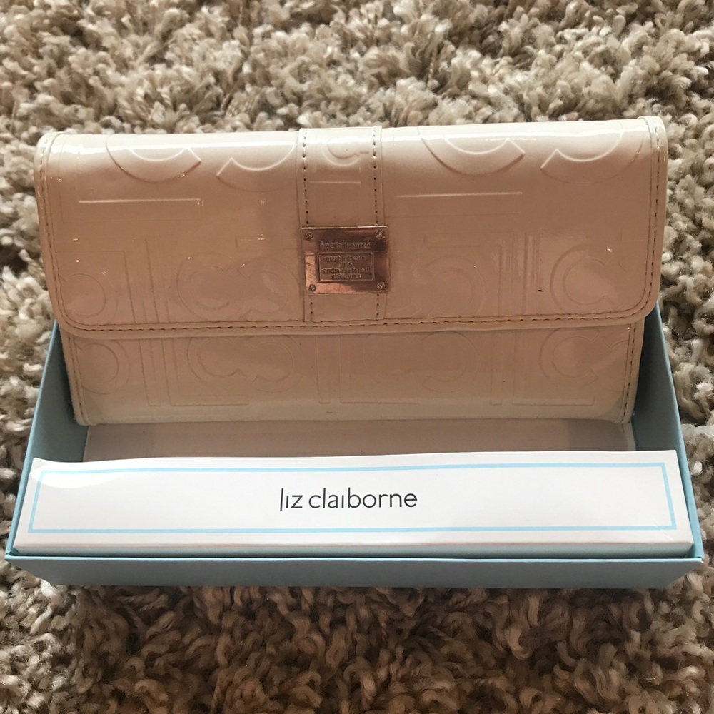 Liz Claiborne Cream Wallet